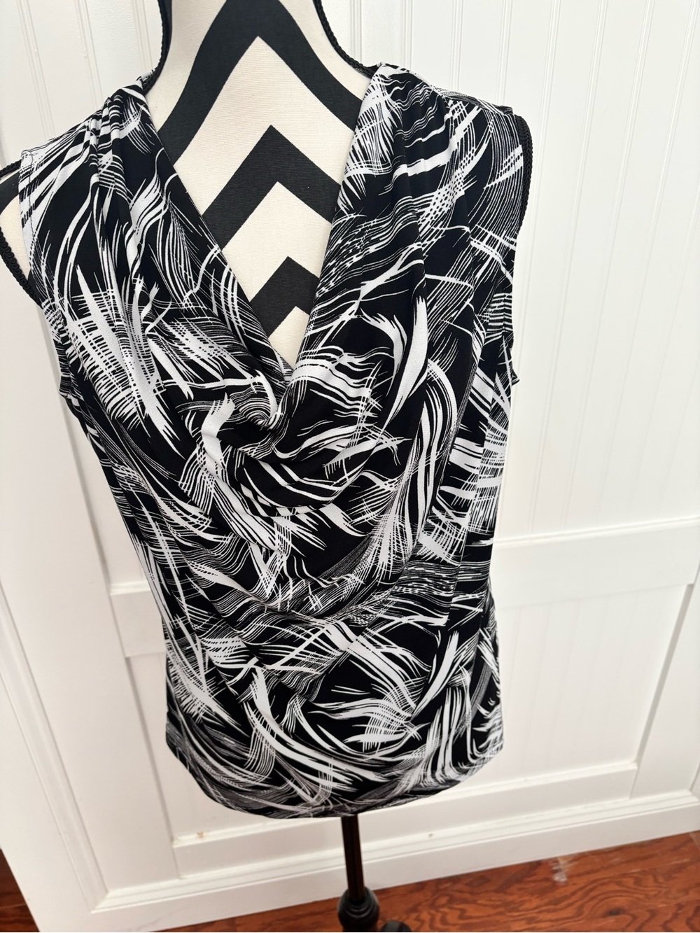 Jones Studio Black and White Printed Cowl-Neck Camisole